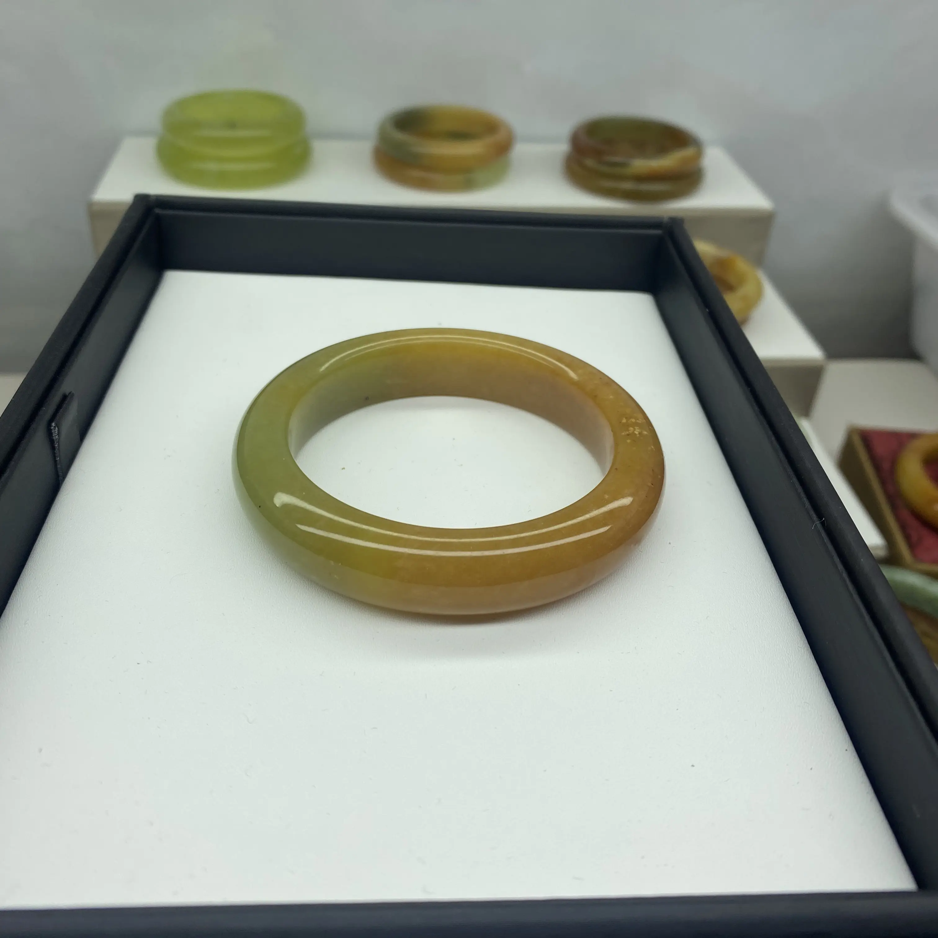 天然岫玉精美百搭手镯