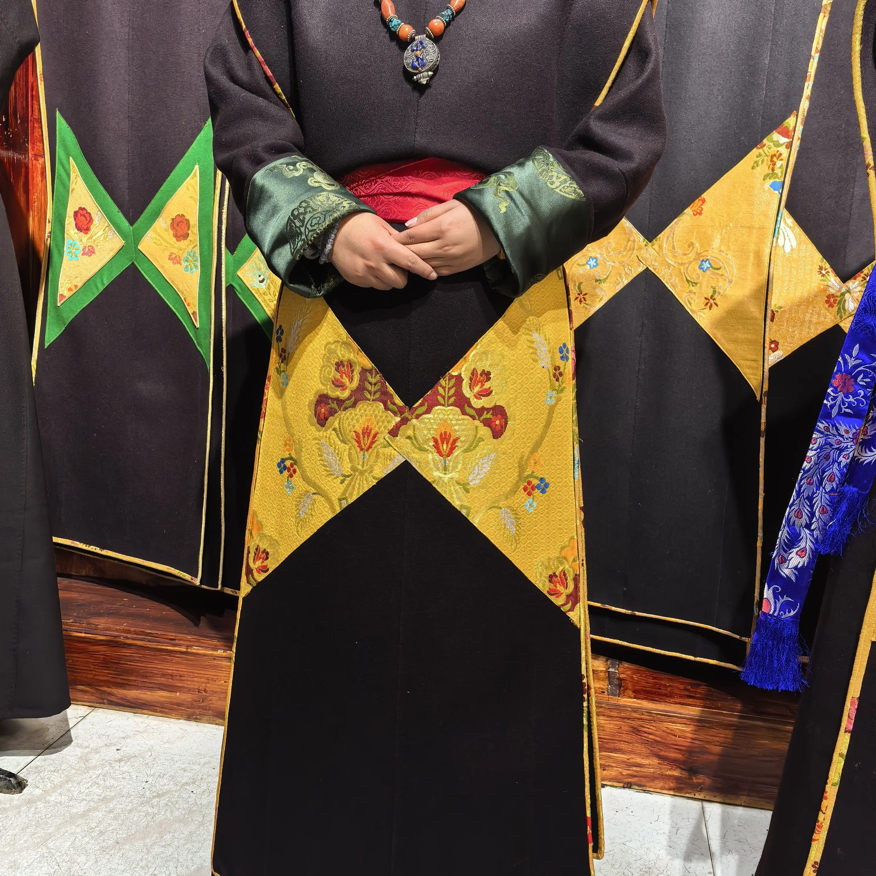 民族服饰藏式女款新款羊毛氆氇公布女士裙套装