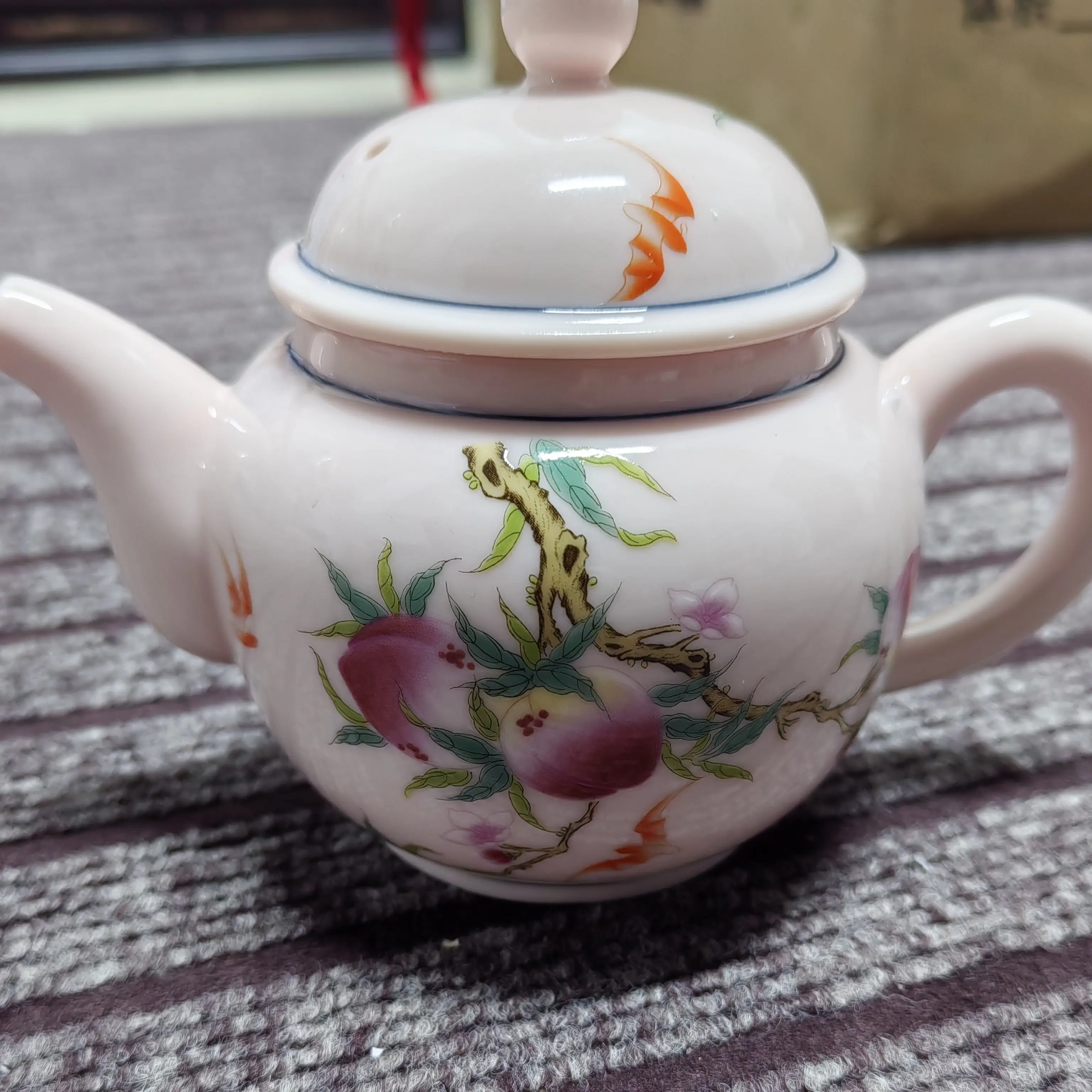 高温陶瓷稀土粉彩手绘寿桃茶壶家用茶具摆件
