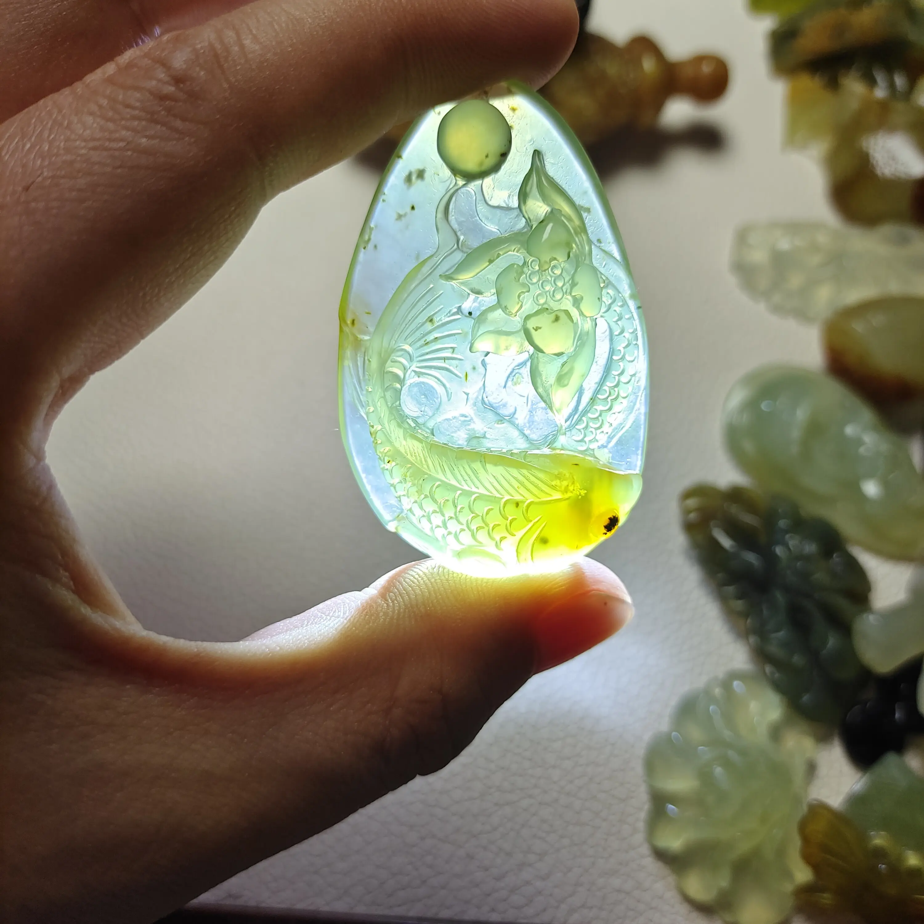 天然岫玉（花玉）手工雕刻  连年有余挂件  料质冰透  