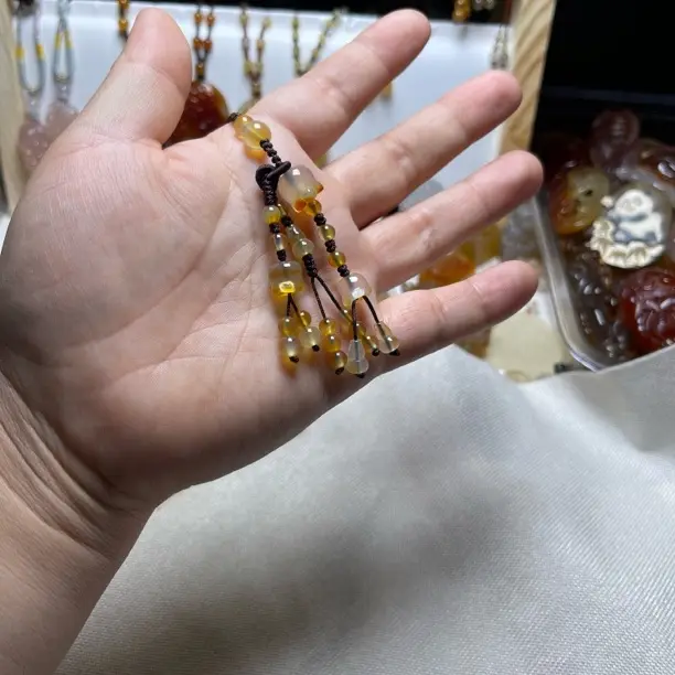 北红玛瑙铃兰花手机链