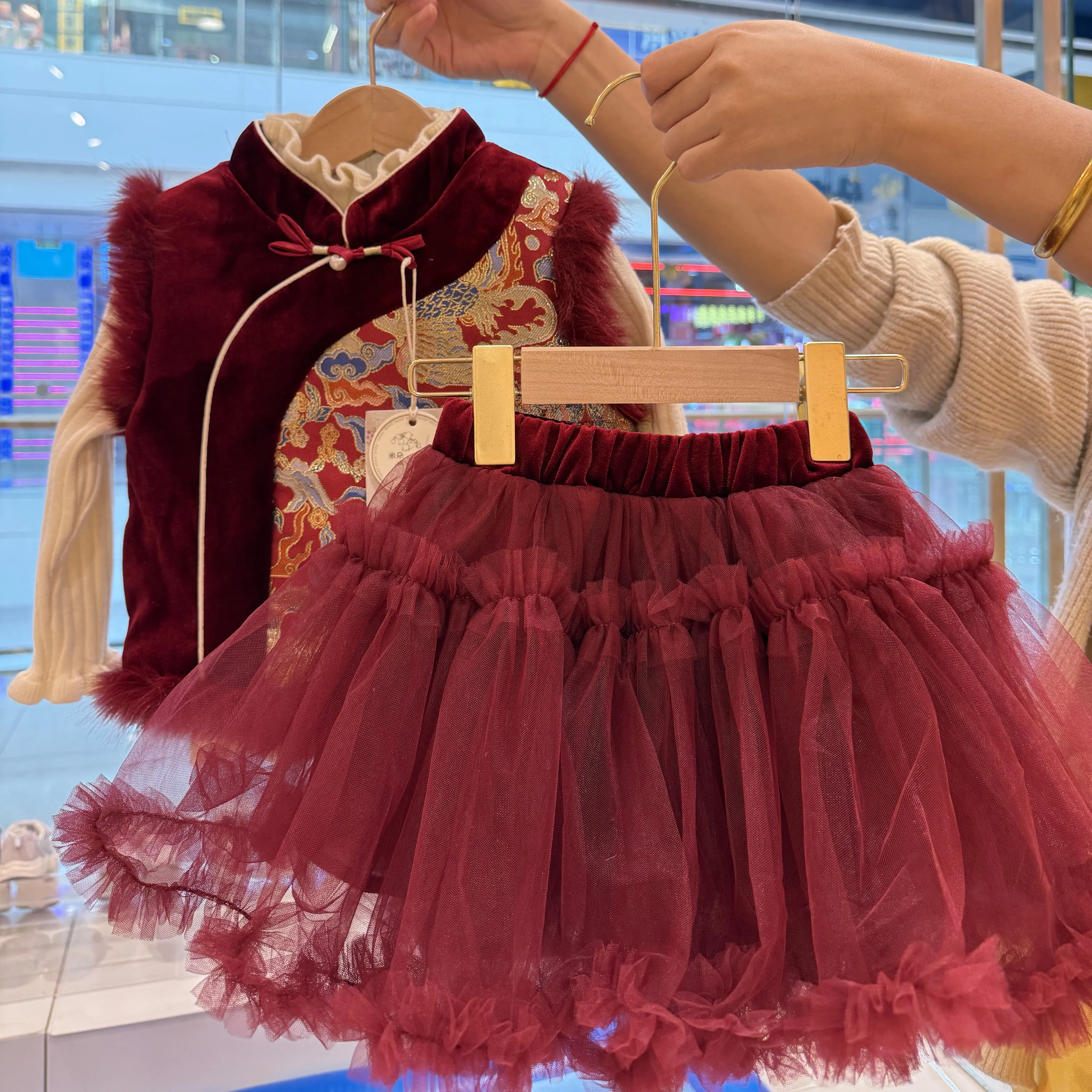 新中式秋冬女童刺绣套装复古洋气休闲风