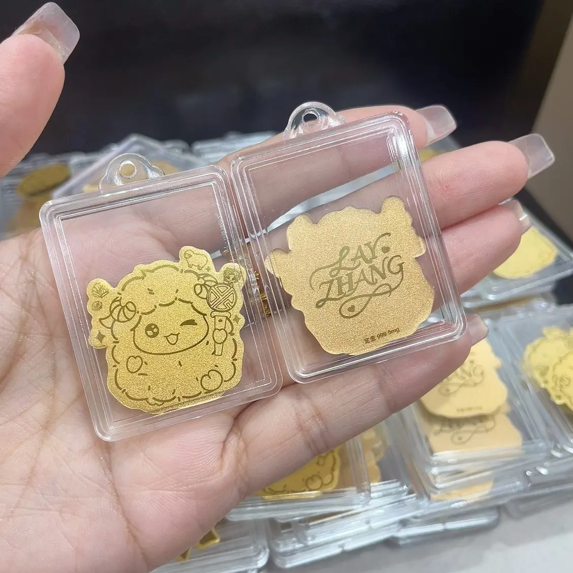张艺兴“我们的可爱小羊”周边物料可diy手机挂精品