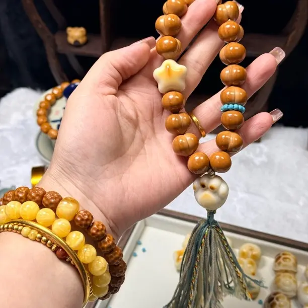 精工雕刻猴头高桃手持带配饰款