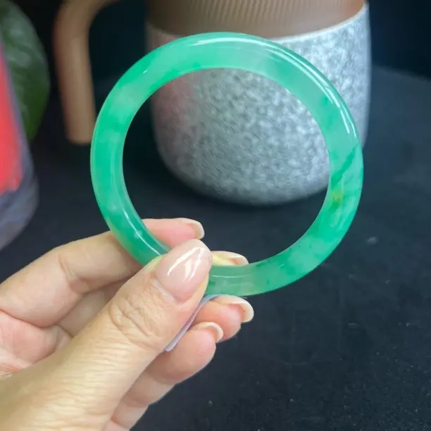 绿色女款冰透美人镯