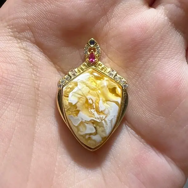 金瓷白溶洞妖花欧式蜜蜡吊坠复古气质