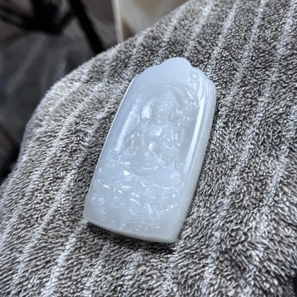 20.和田玉白玉观音牌70g
