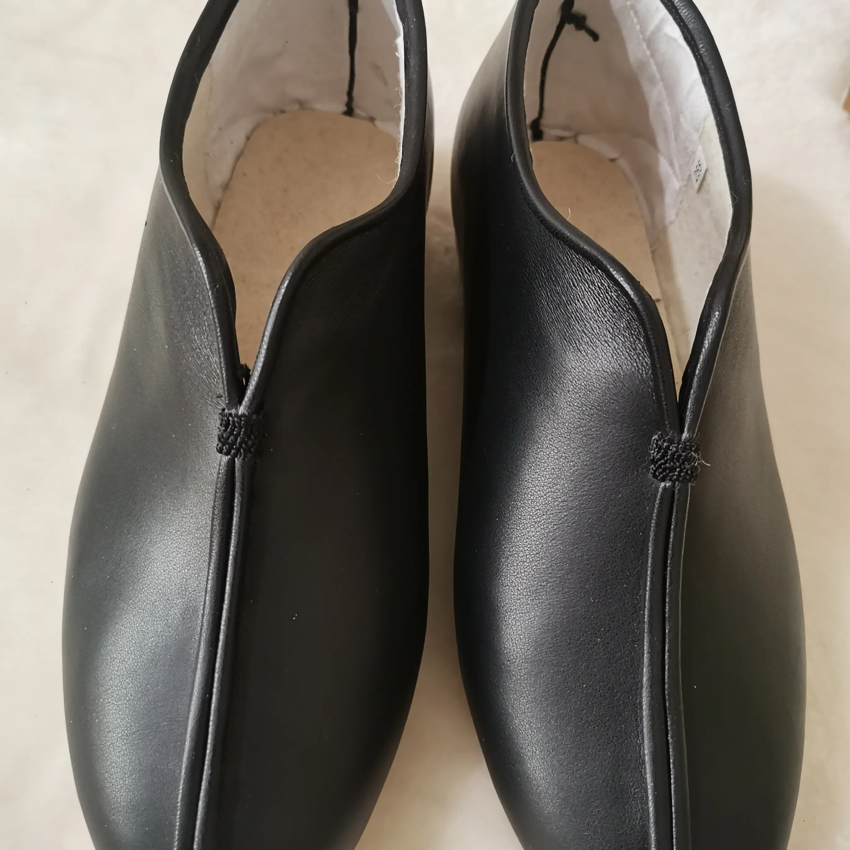 黑色牛皮面羊毛毡内礼鞍棉