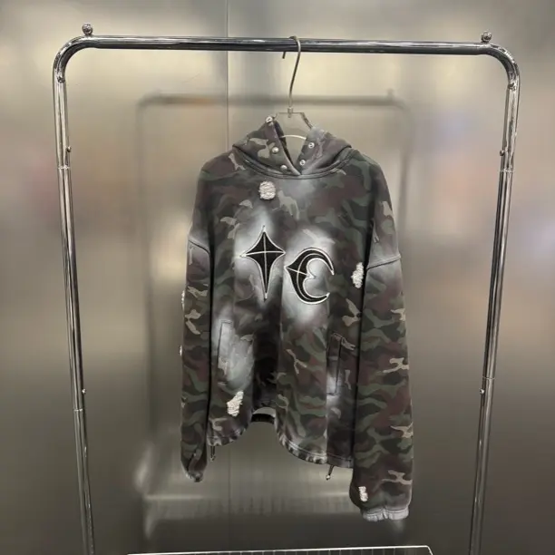【THUGCLUB 】美式复古做旧喷绘迷彩星月拼皮破坏短宽连帽卫衣