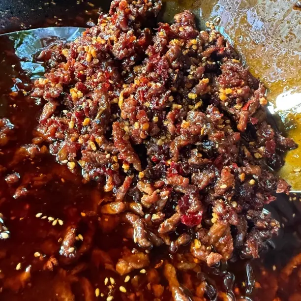 自制手工油辣椒，肉丝臊子，软臊子可用于夹馍拌面条拌米粉拌米饭