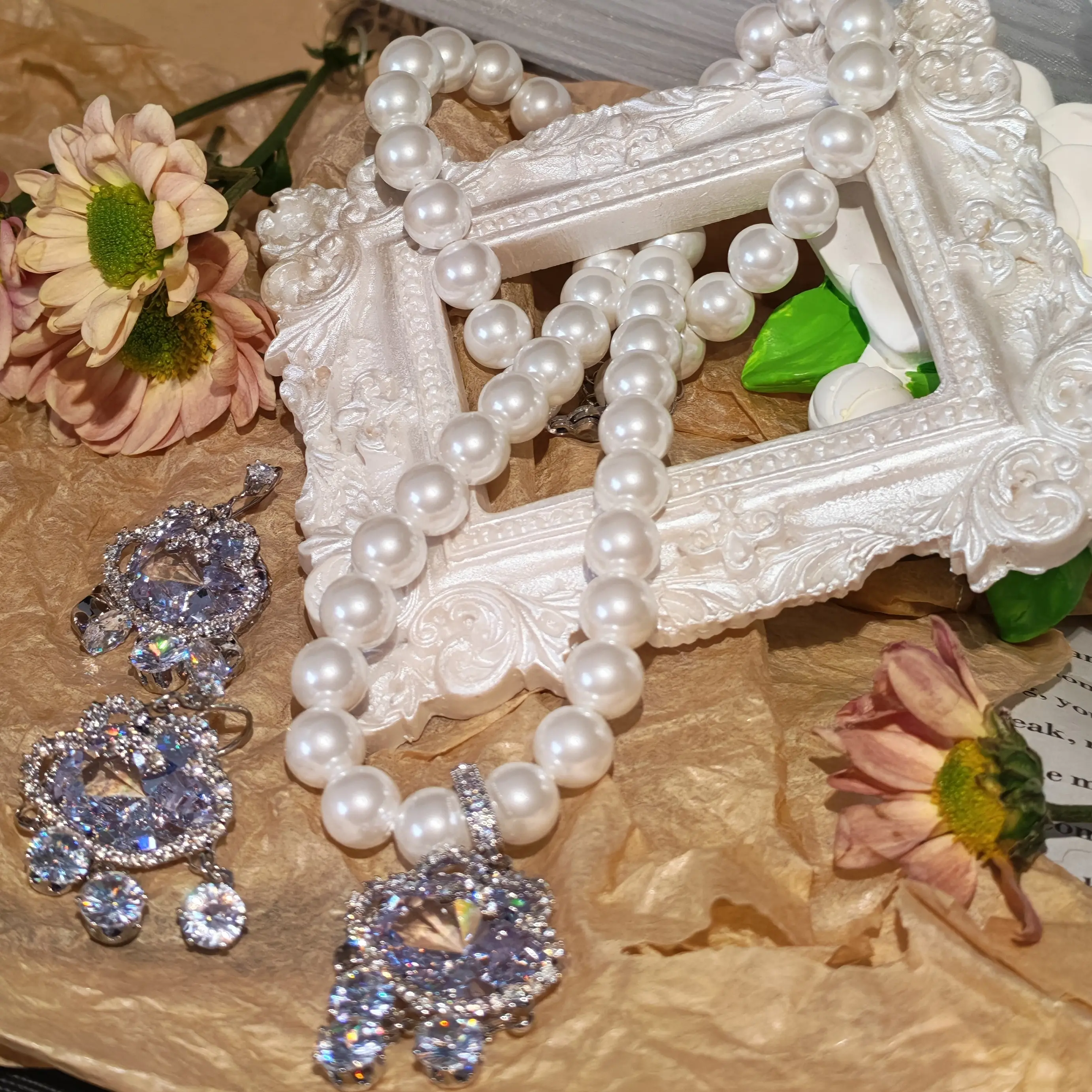 钛钢锆石吊坠 合金镶钻吊坠 精致复古风轻奢锁骨链女时尚配饰