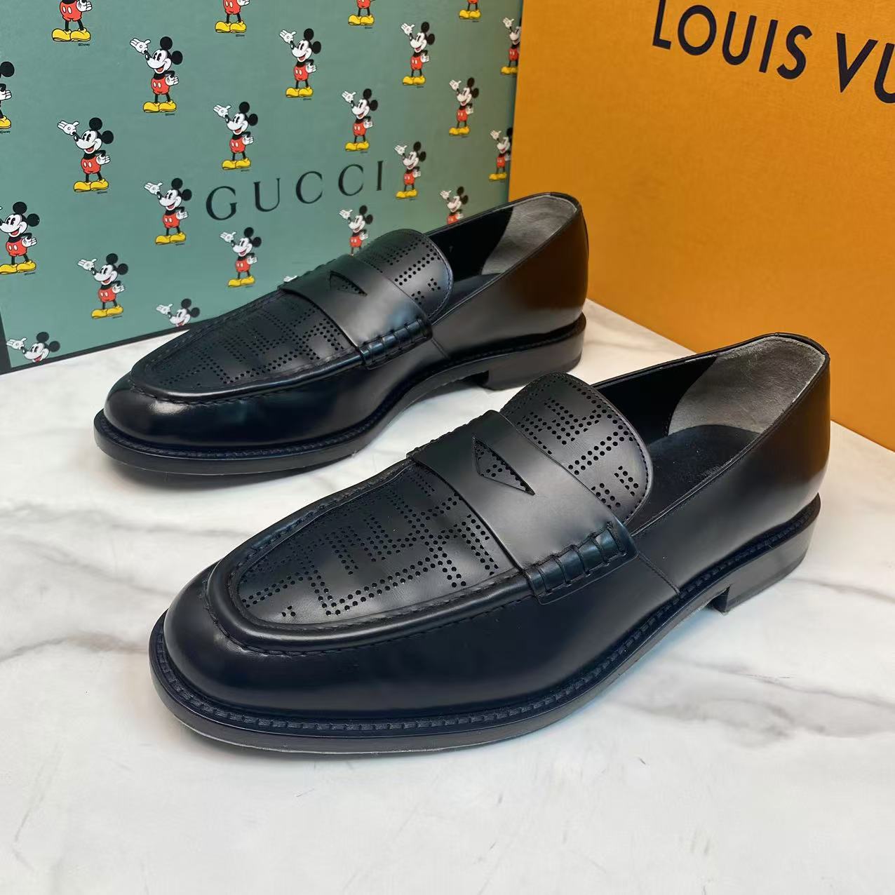 全新未使用 FENDI/芬迪 黑色镂空皮面百搭舒适时尚正装皮鞋 41码