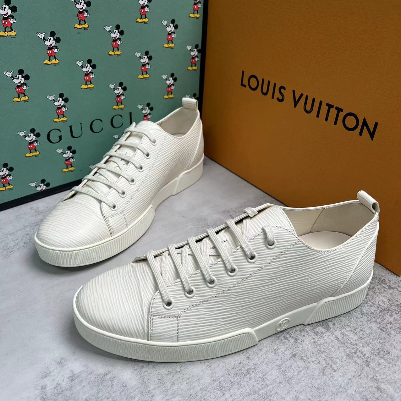 全新未使用 LouisVuitton/路易威登 灰色水波纹系带休闲鞋41.5码