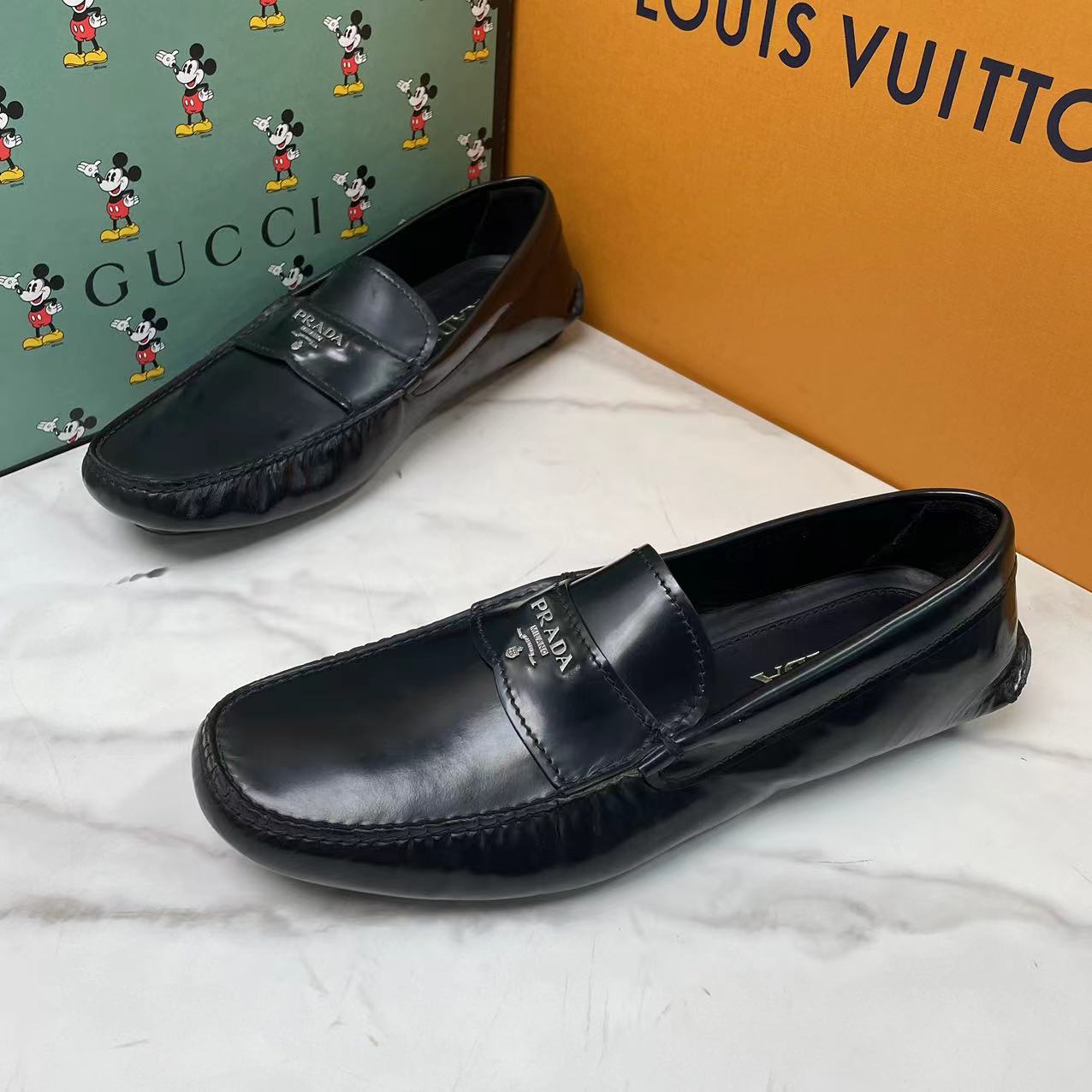 Prada/普拉达黑色亮面小LOGO经典百搭舒适男士豆豆鞋/41码/99新