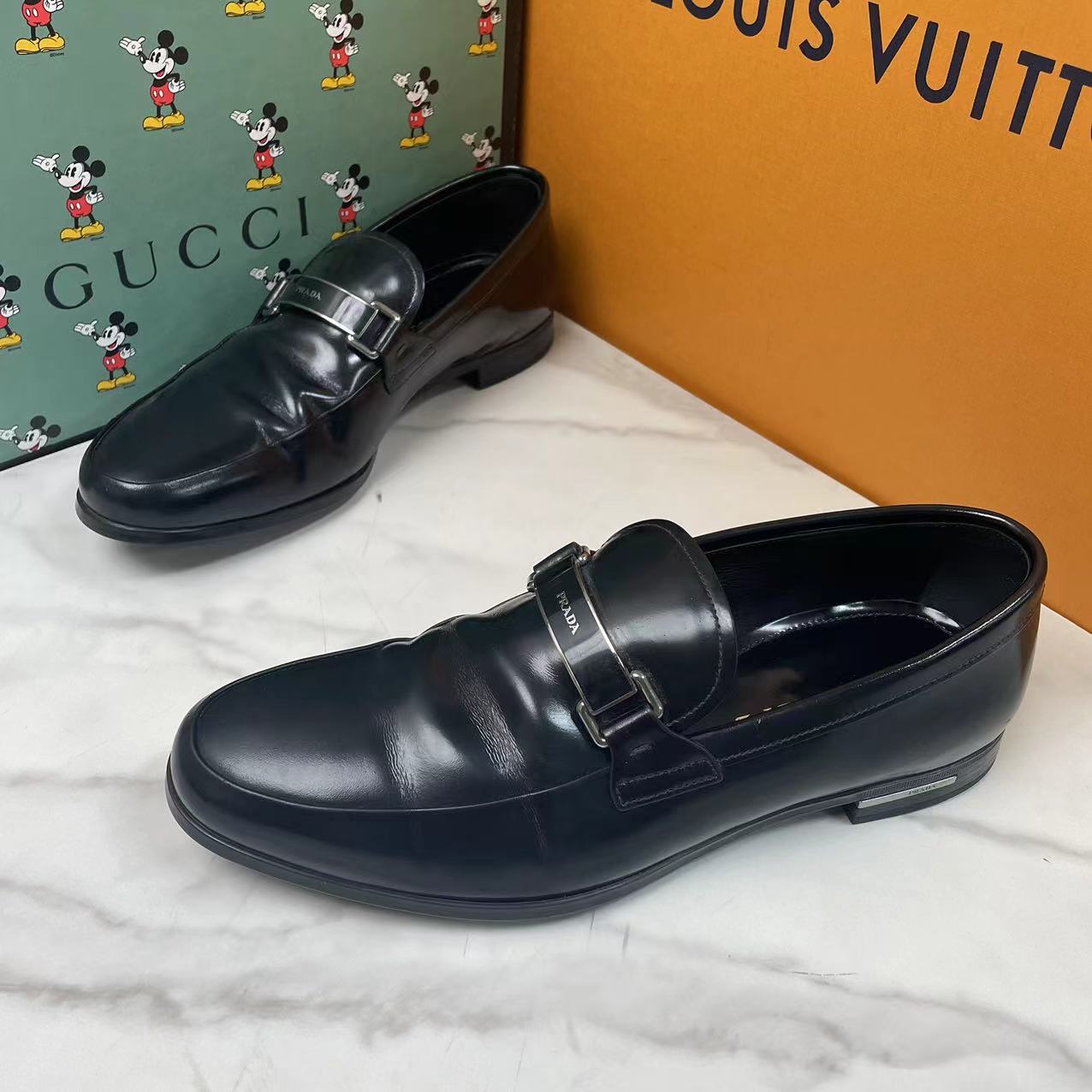 Prada/普拉达黑色银标正装经典百搭男士简约英伦风皮鞋 41码/95新