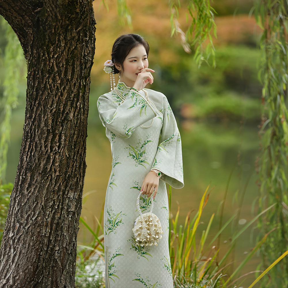 惠蘭 top ulara 民国秋冬加厚提花兰花倒大袖波浪襟古法无省旗袍