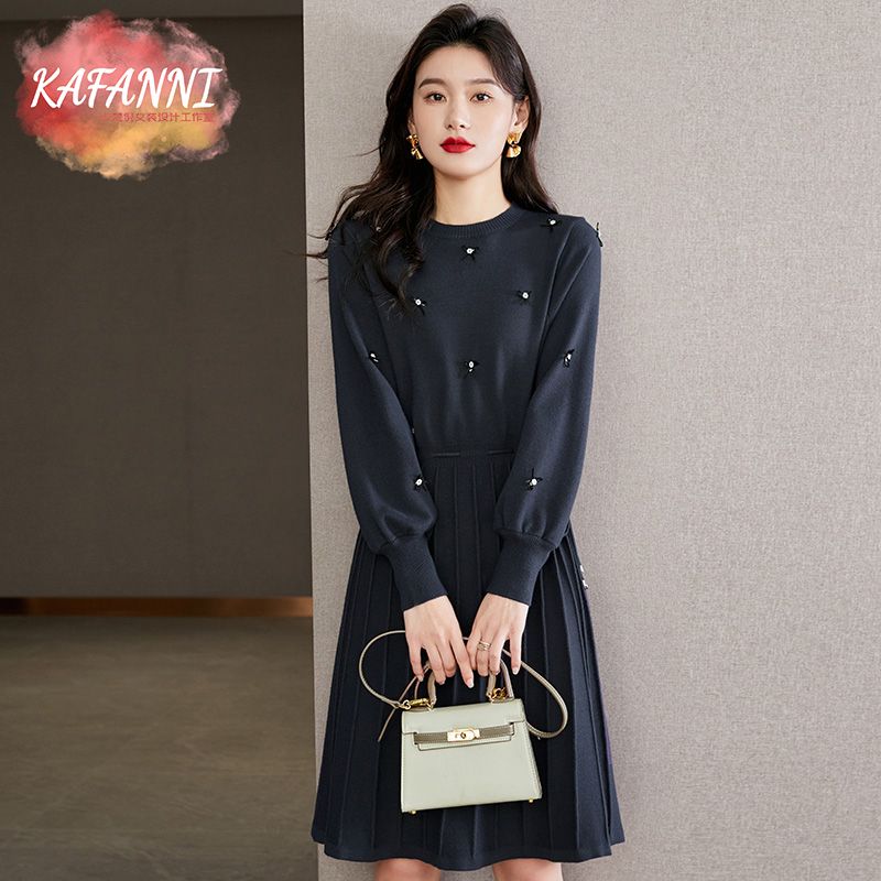 【品质优选】时尚纯色褶皱慵懒风针织连衣裙2023春季新款修身洋气