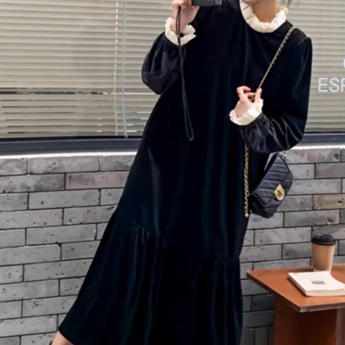 新款黑色丝绒连衣裙