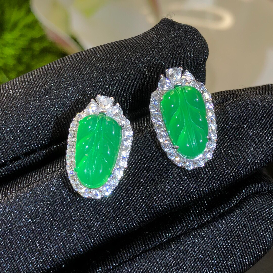 s925银饰镶嵌冰阳绿玉髓小叶子耳钉女士百搭小众珠宝首饰玉石耳饰