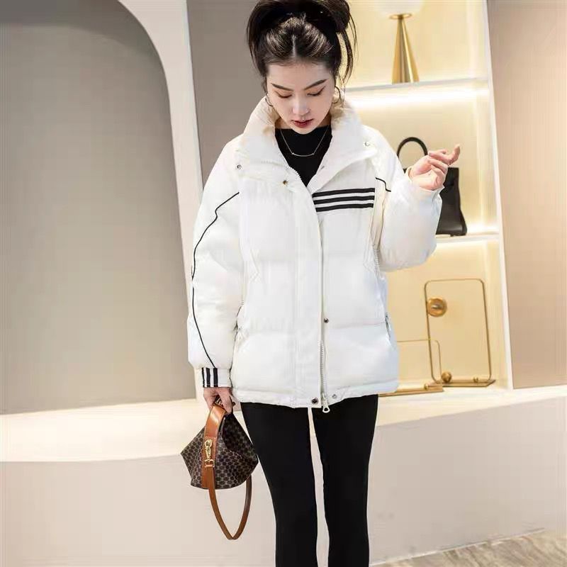 2023年秋冬反季新款羽绒服女短款立领三条杠双拉链加厚白鸭