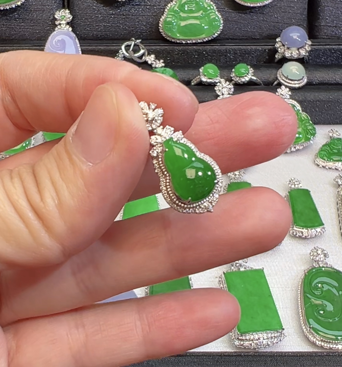 翡翠吊坠18K金镶嵌