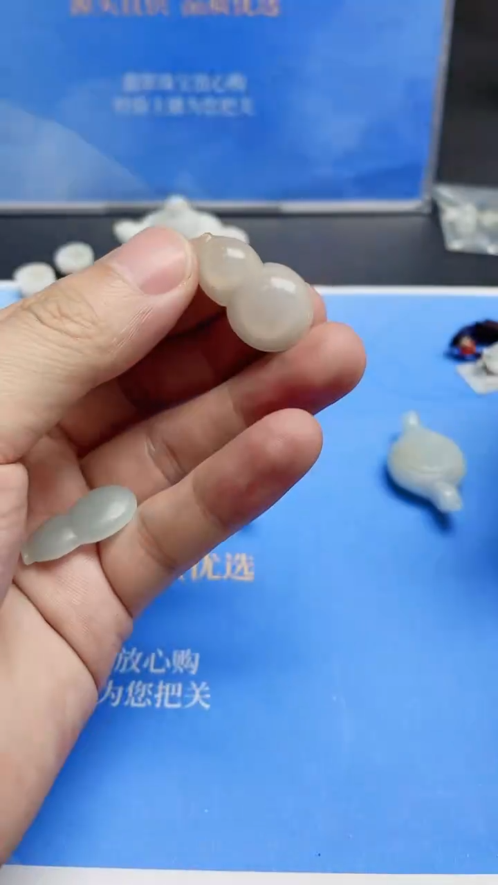 【闪购商品】定制翡翠未镶嵌吊坠