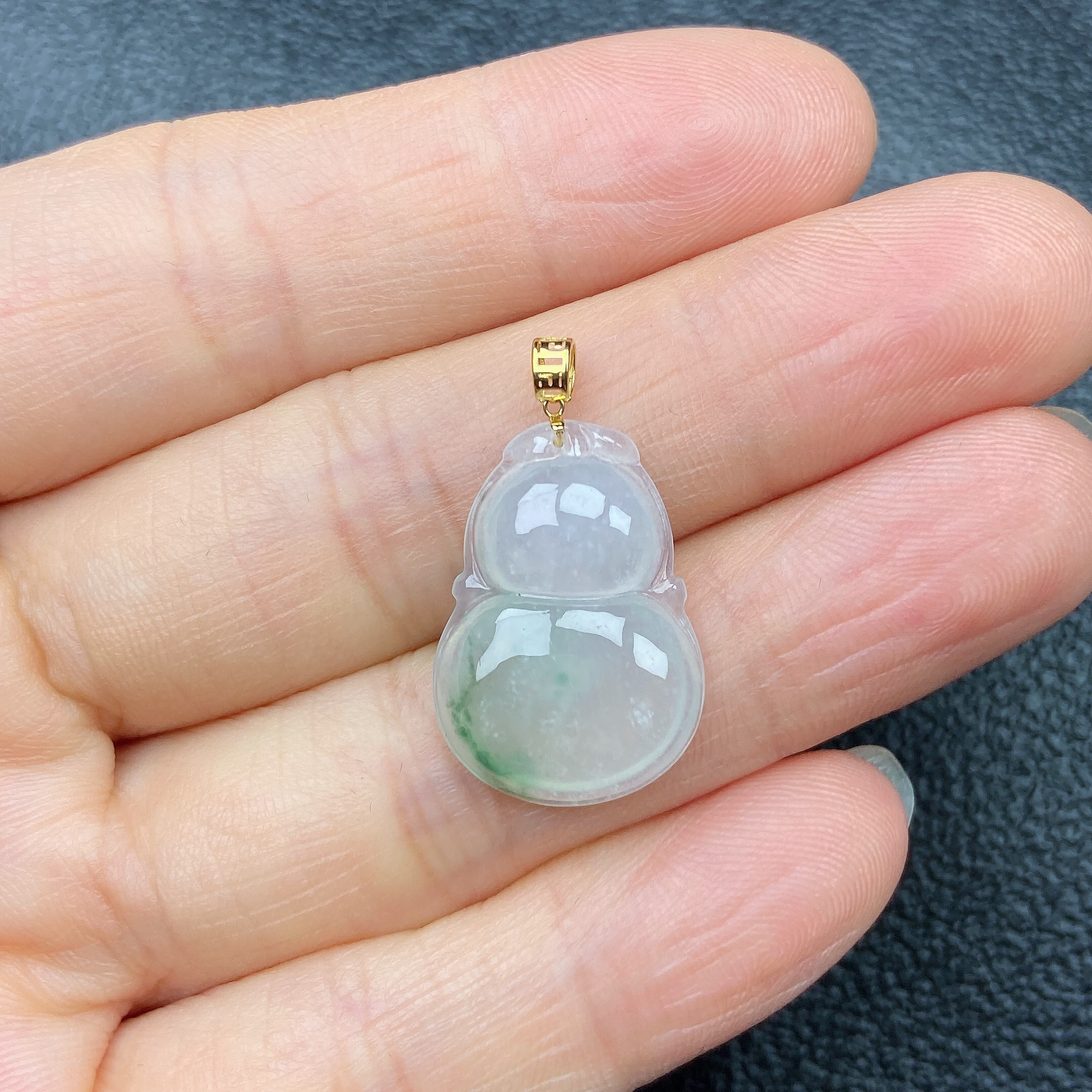 18k金扣头冰种飘花精美葫芦锁骨吊坠缅甸翡翠a货20.7×14.7×4.2mm