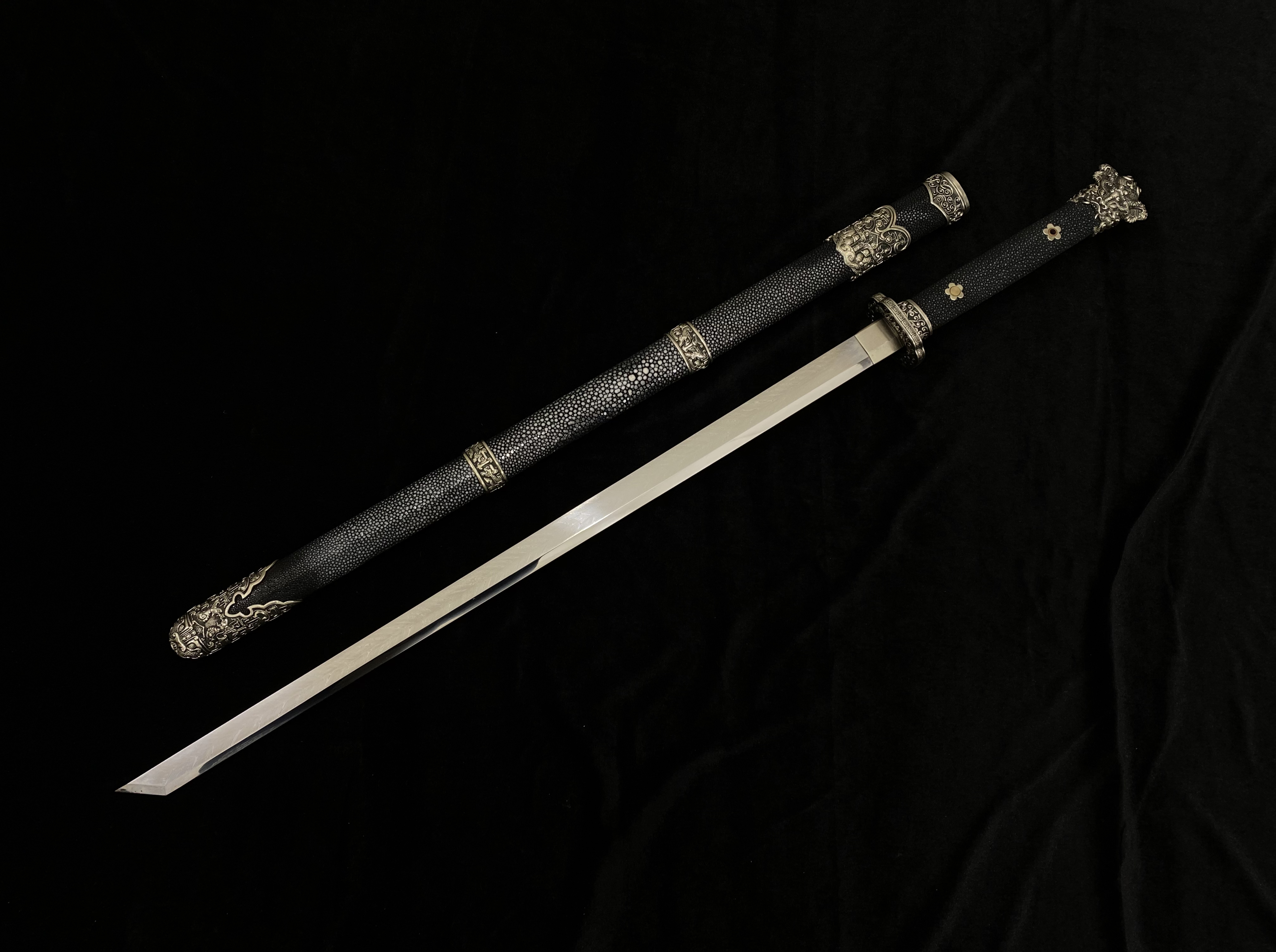 饕餮白铜 鱼皮 羽毛纹唐刀 未开刃