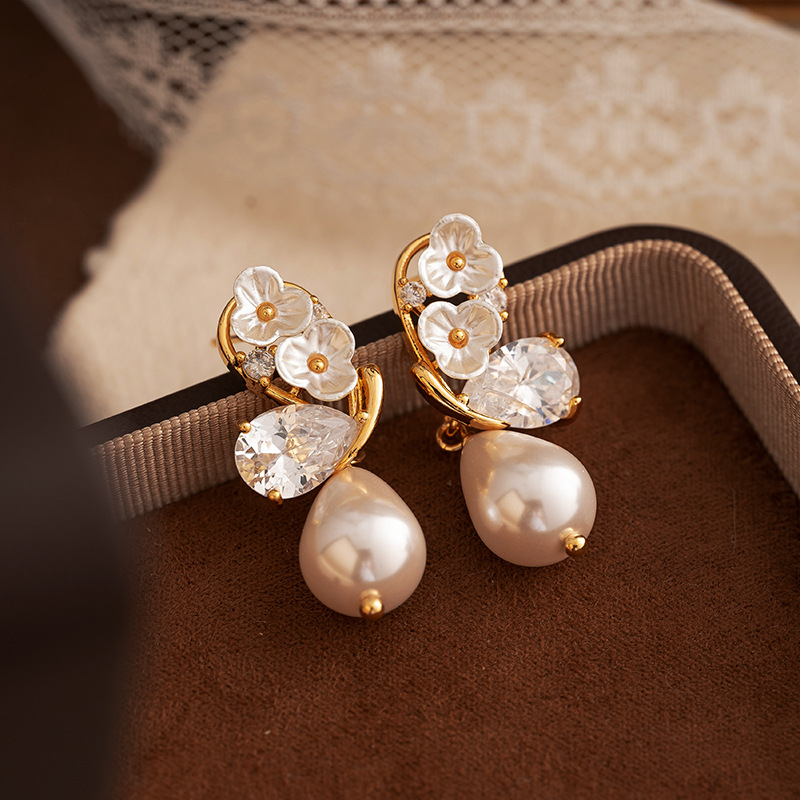 铜合金耳饰 施华家耳环女复古花朵中古小香风气质耳钉锆石设计感