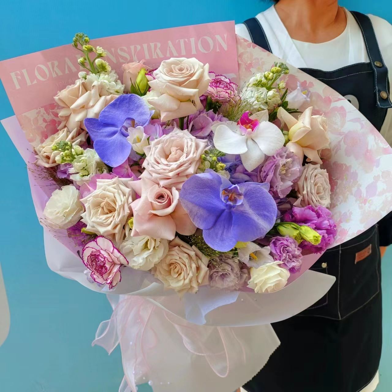 【你就是偏爱】11朵曼塔玫瑰混搭进口蝴蝶兰精致高级花束/送爱人领导/花店送花上