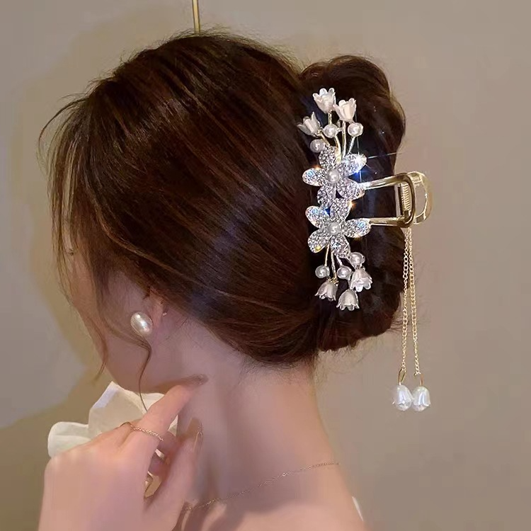 2024年新款铃兰花抓夹高级感流苏后脑勺鲨鱼夹网红头饰麦穗夹子