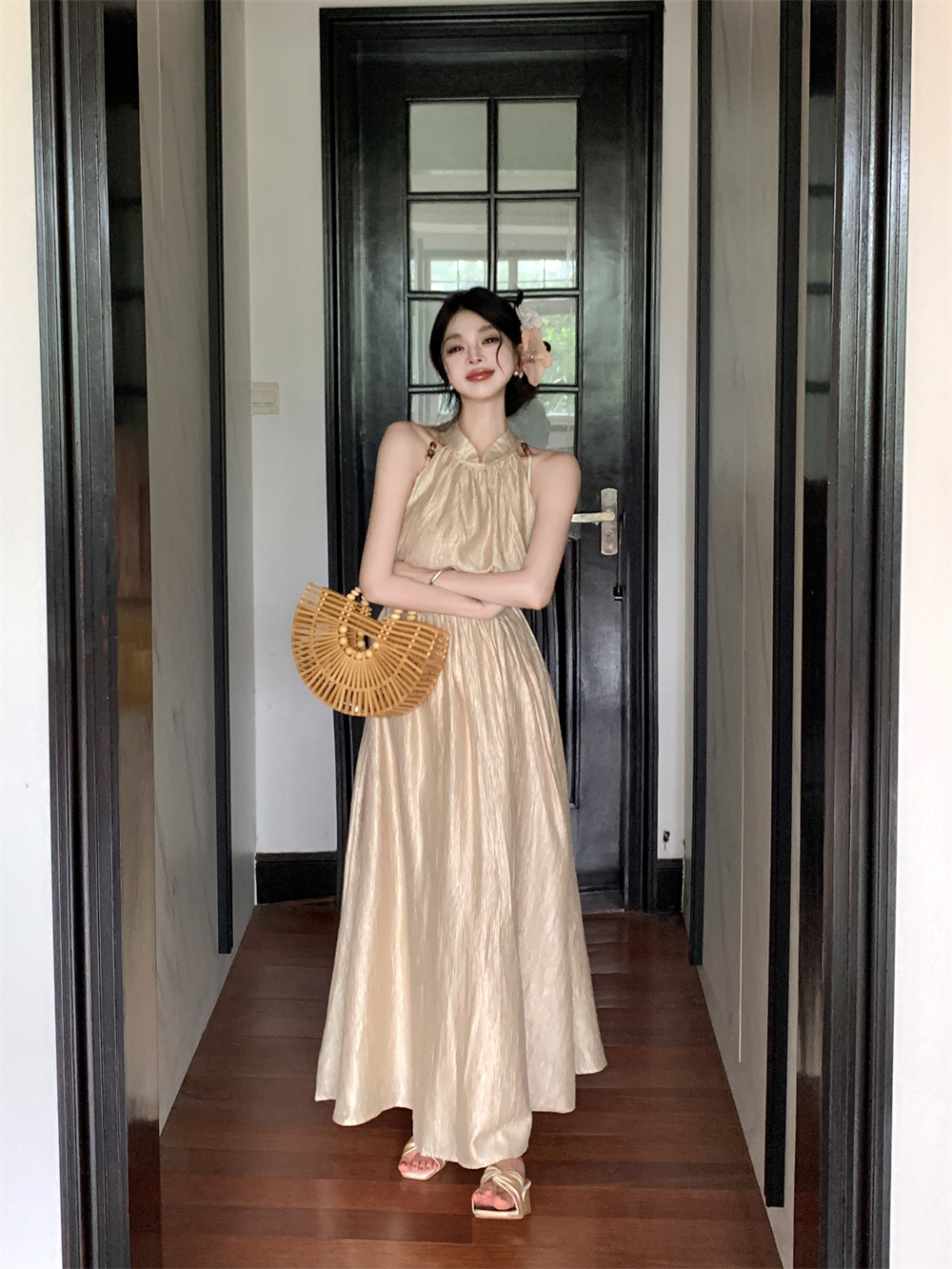 女装连衣裙新中式套装裙女新款法式高级休闲挂脖上衣半身裙两件套