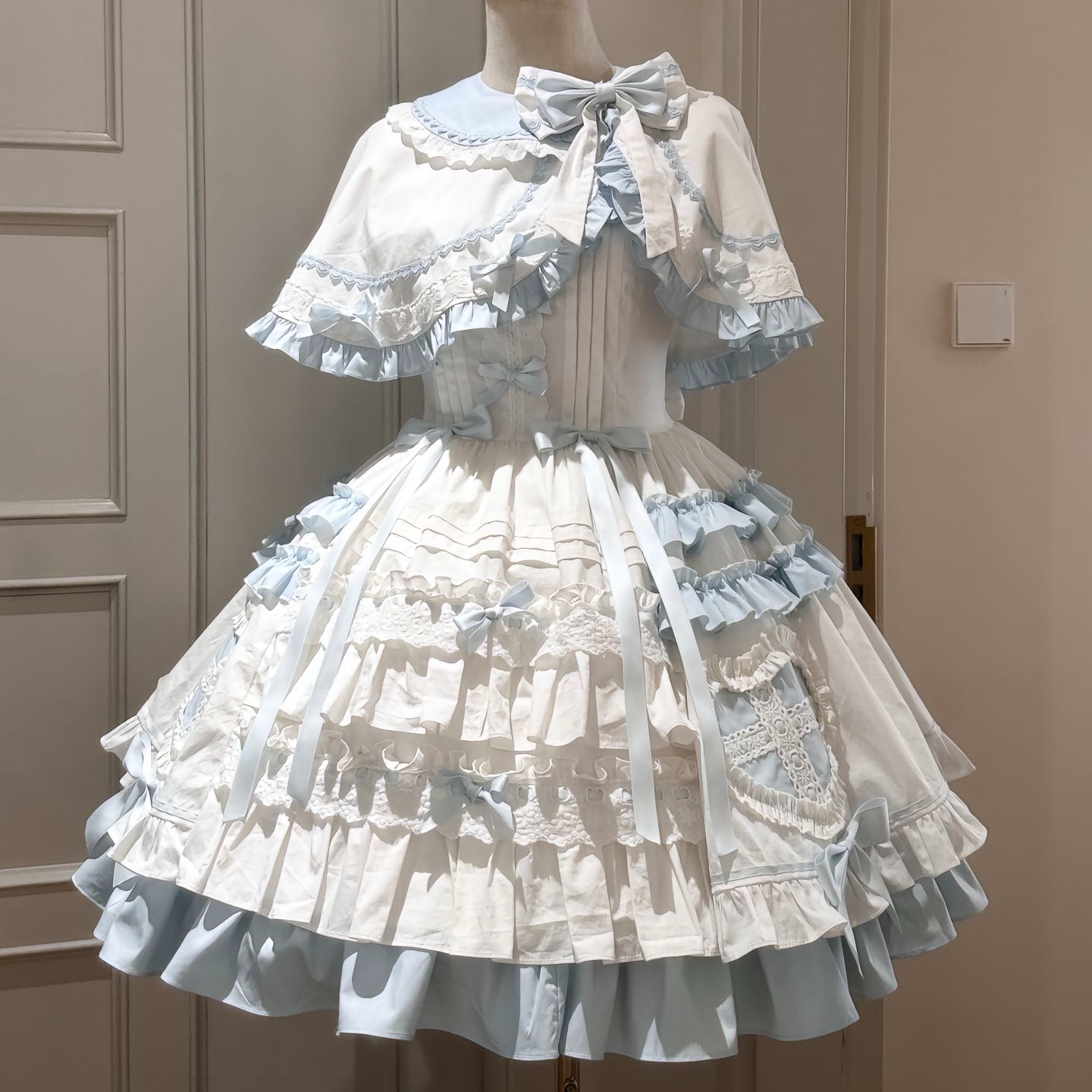 【飞行日记】橱窗玩偶蓝白doll感少女甜美爱心斗篷JSK蛋糕裙lolita