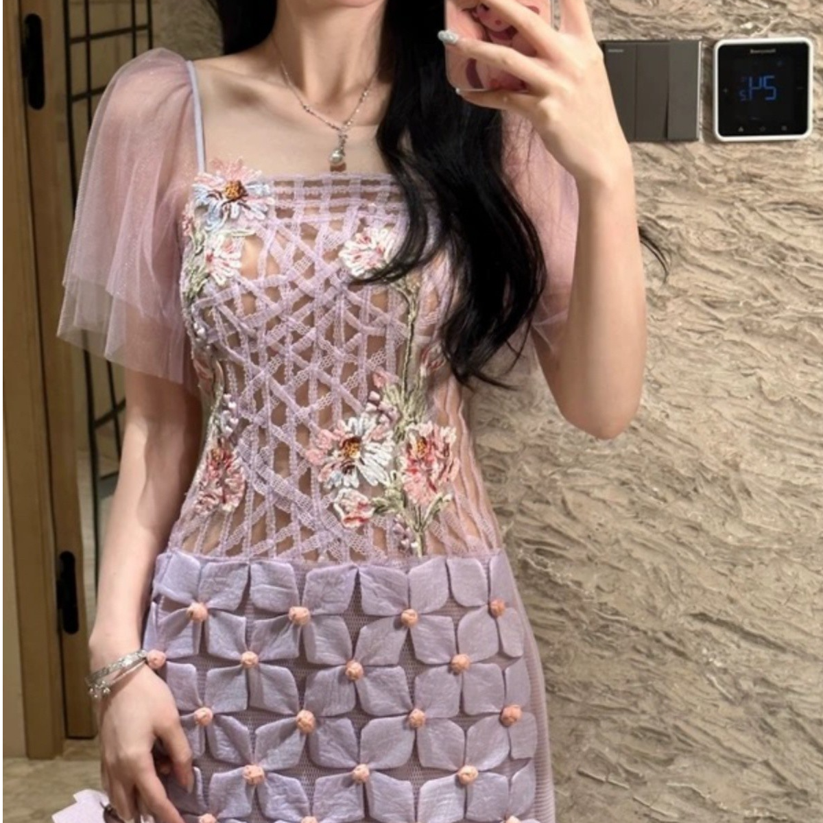 越南小众品牌薰衣草紫色立体花瓣刺绣高级感吊带连衣裙A119