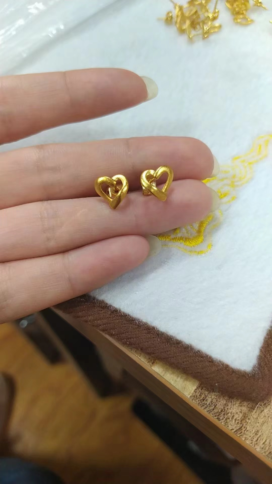 铜合金耳饰 【一立金沙】爱心耳钉女款