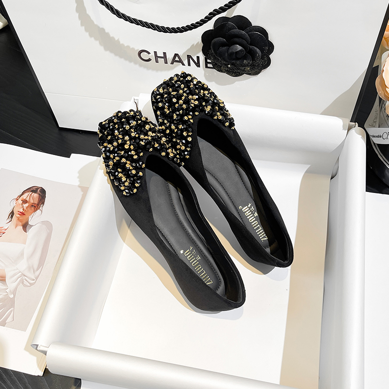 大码女鞋春秋单鞋百搭软底浅口轻奢瓢鞋平底秋季低跟气质法式黑色