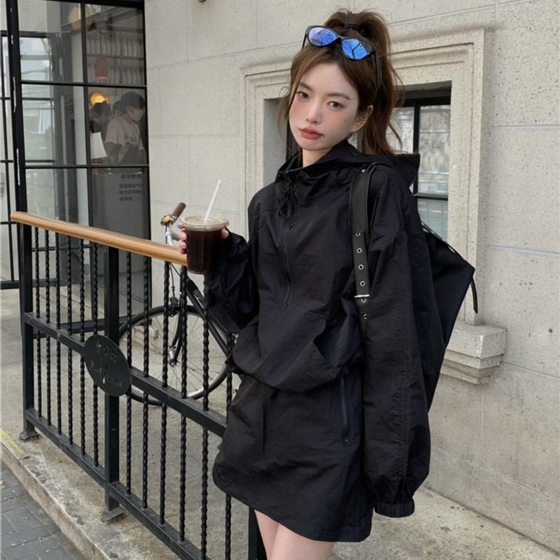 简约纯色女款运动女装小个子休闲百搭冲锋衣连帽外套包臀A字短裙