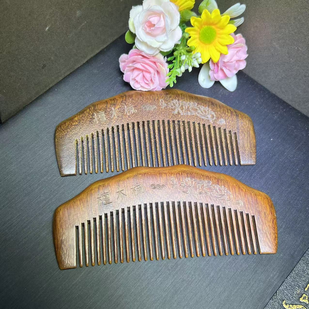 面面来财珠宝S6295-卡13cm左右-老金丝檀香木梳子/多样性只发一件