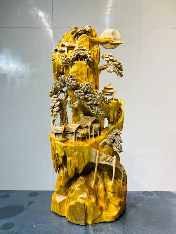 山水摆件，老崖柏香樟木，长43cm宽20cm高100cm。