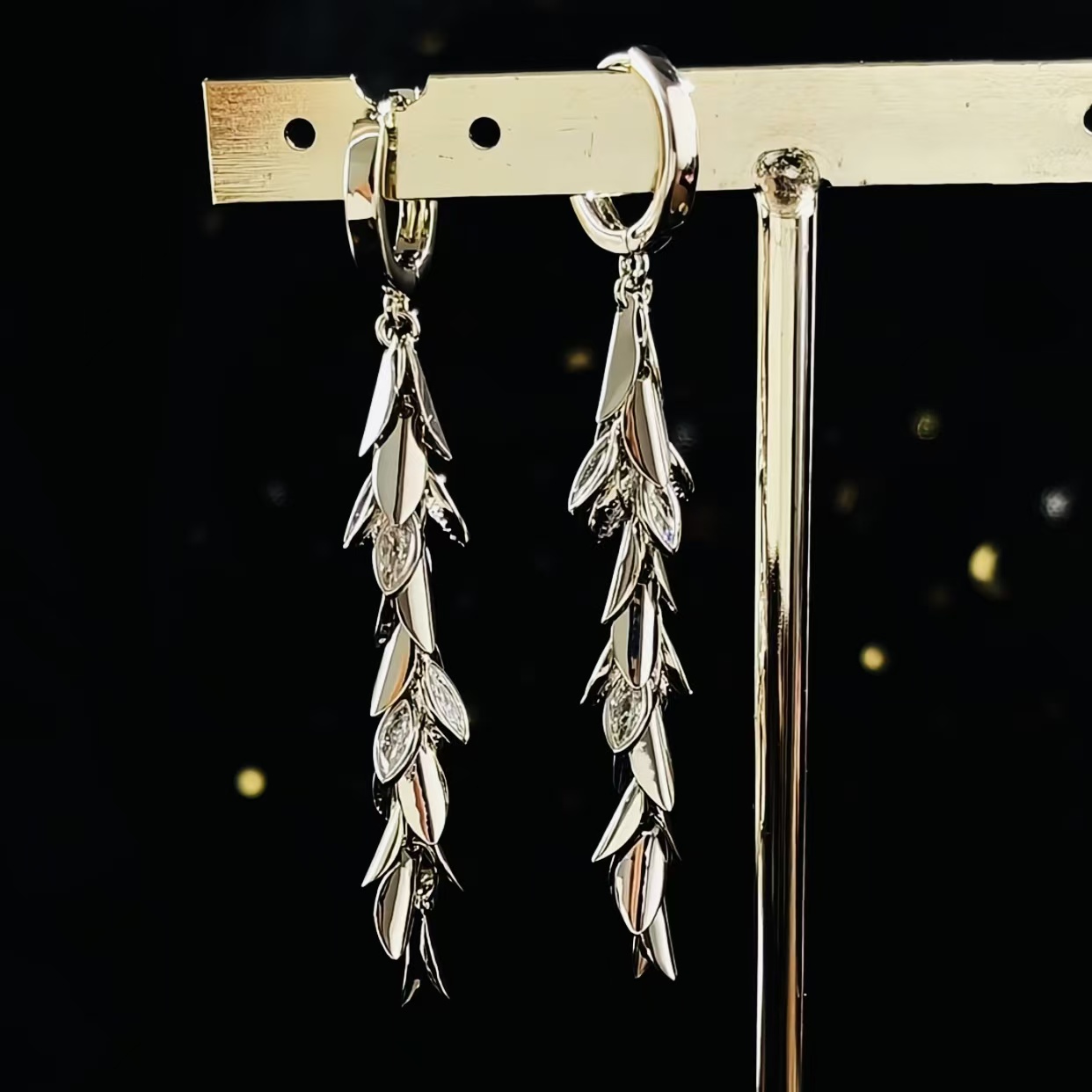 铜合金合成锆石耳饰 a285欧比【爆款叶子流苏】修饰脸型耳环50692