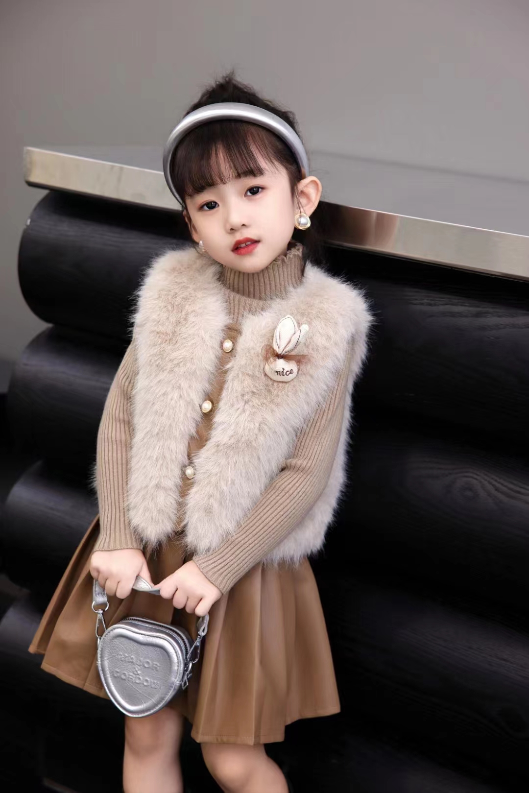 女童冬季草草马甲连衣裙套装2025新款儿童冬装女宝宝加厚韩版