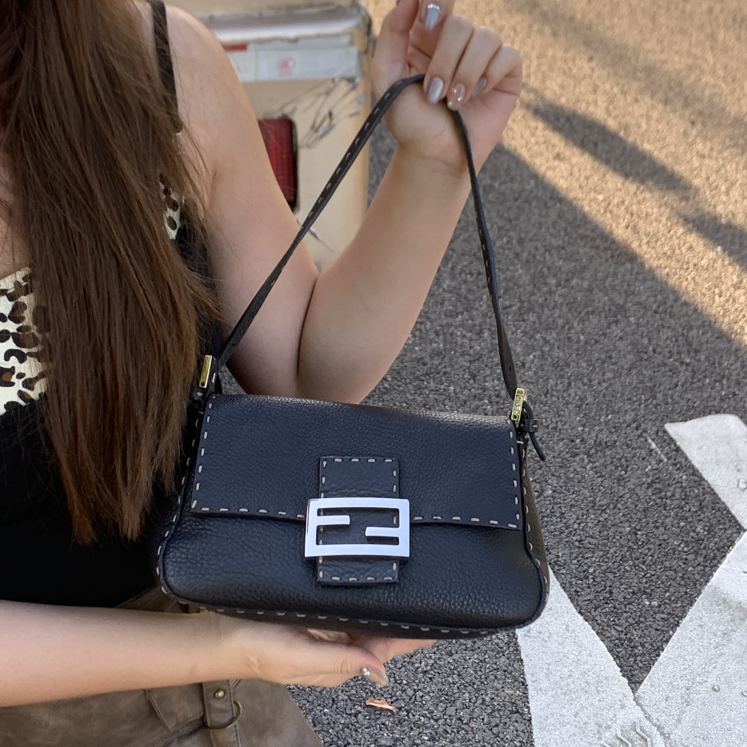95新 FENDI/芬迪 芬迪全皮黑色外缝线小胖丁手提腋下包