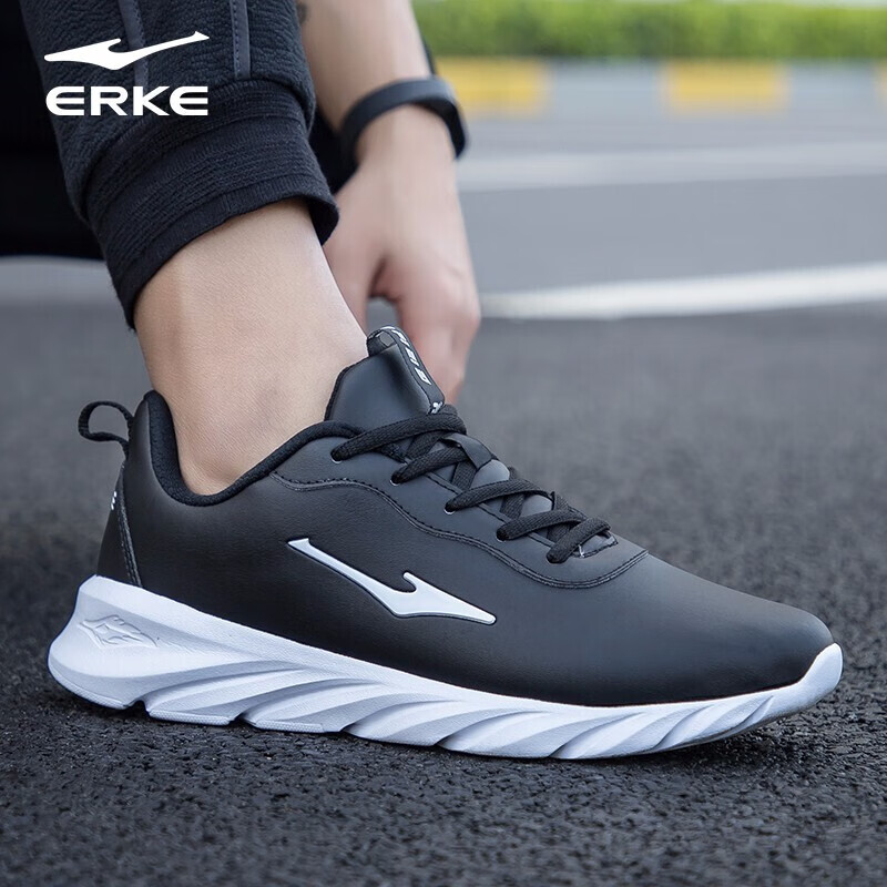 鸿星尔克男鞋防风新款皮面百搭超轻减震跑步鞋休闲软底运动鞋男款商品图