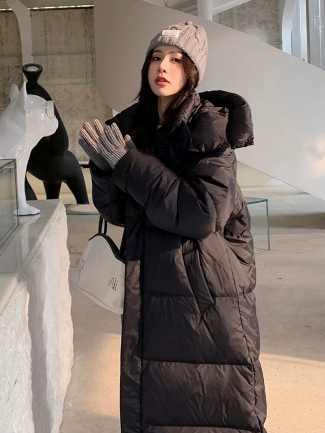 白鸭绒羽绒服女2023年新款长款过膝爆款加厚黑色宽松冬季外套潮