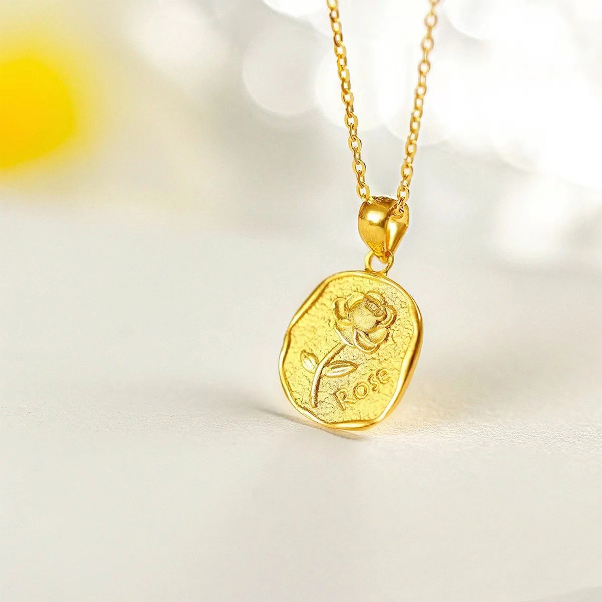Chow Tai Seng/周大生足金玫瑰牌吊坠项链时尚古法镶嵌精美坠轻奢