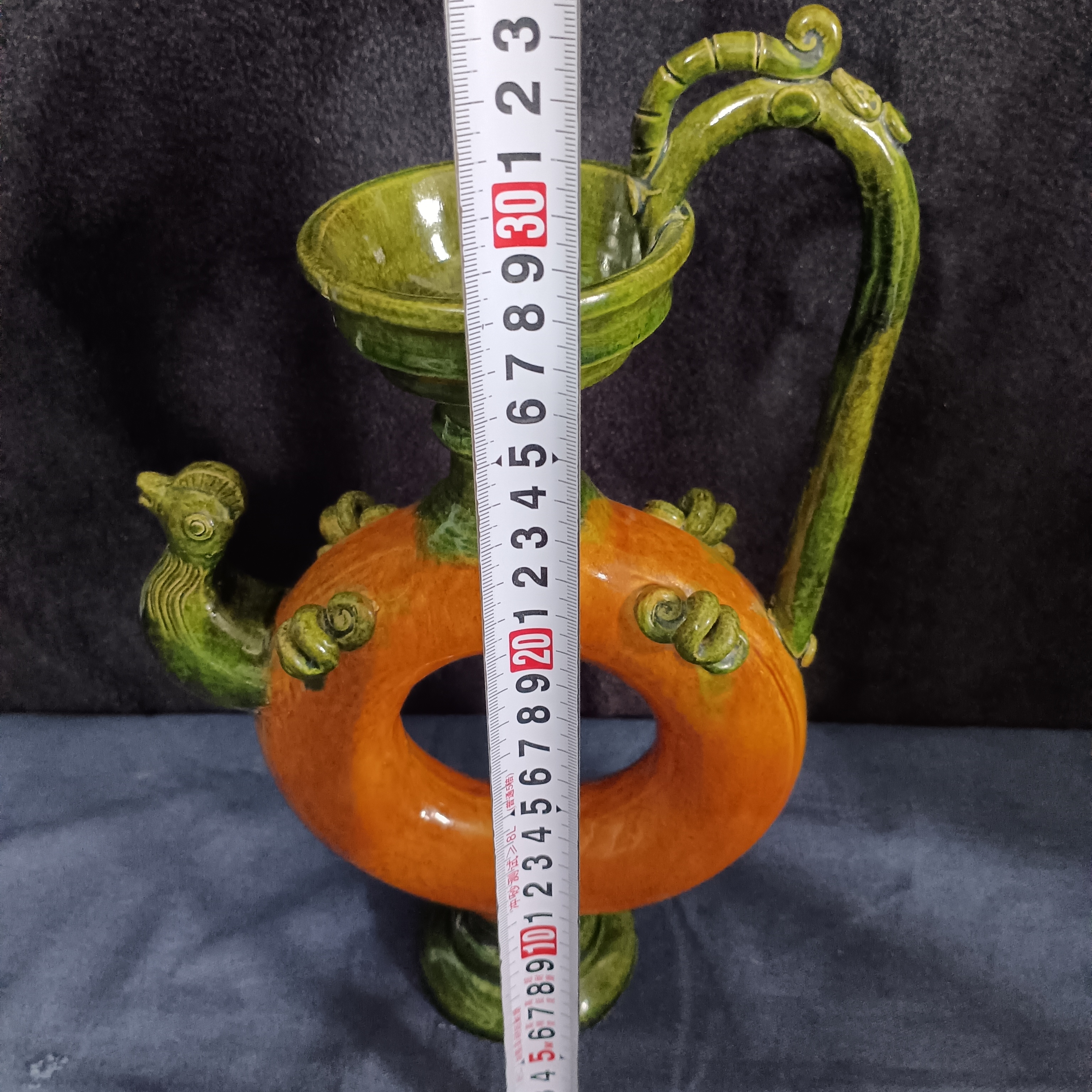 辽彩，两色釉，执壶，做工精美，品相完好。