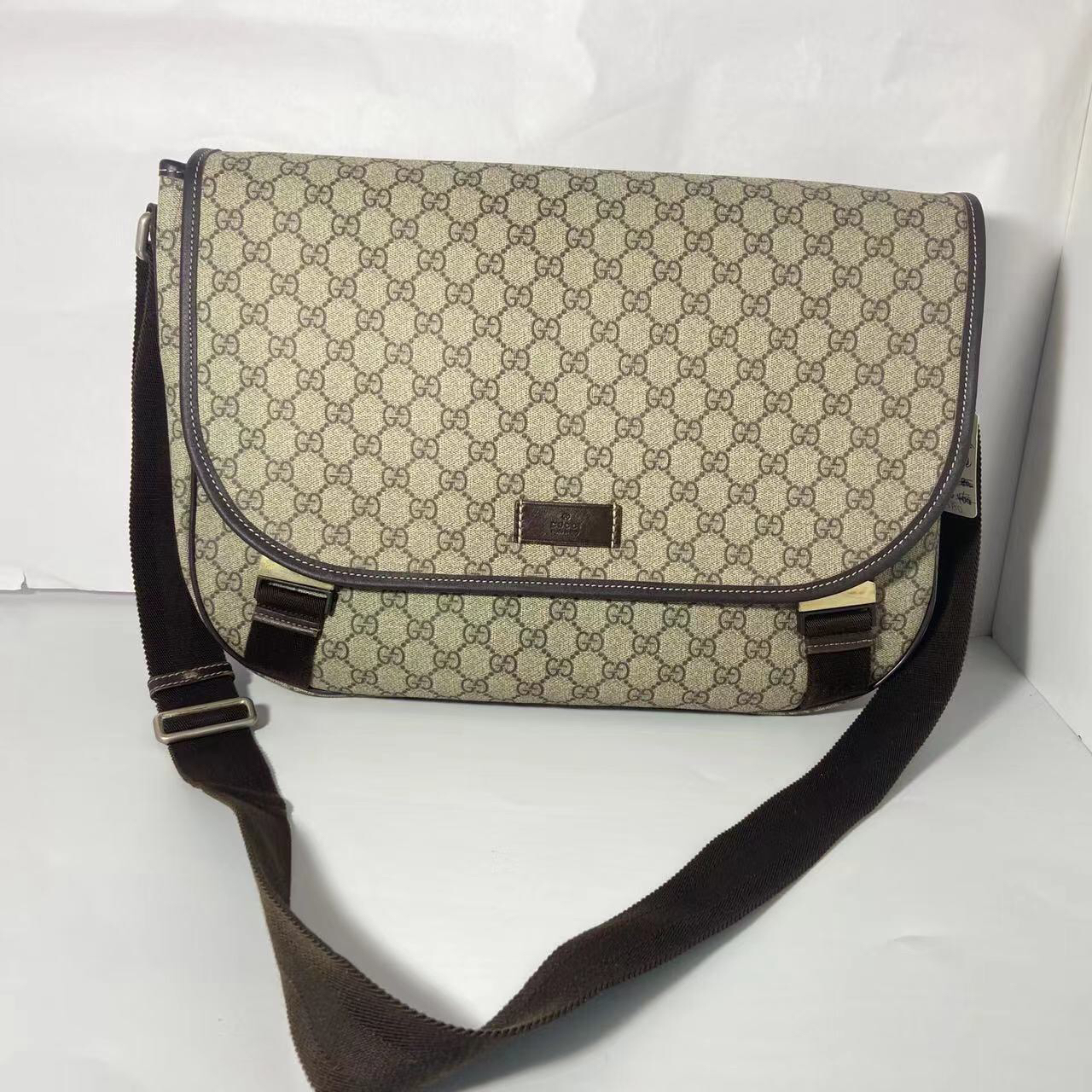 95新 GUCCI/古驰 大号双扣斜挎包/3333
