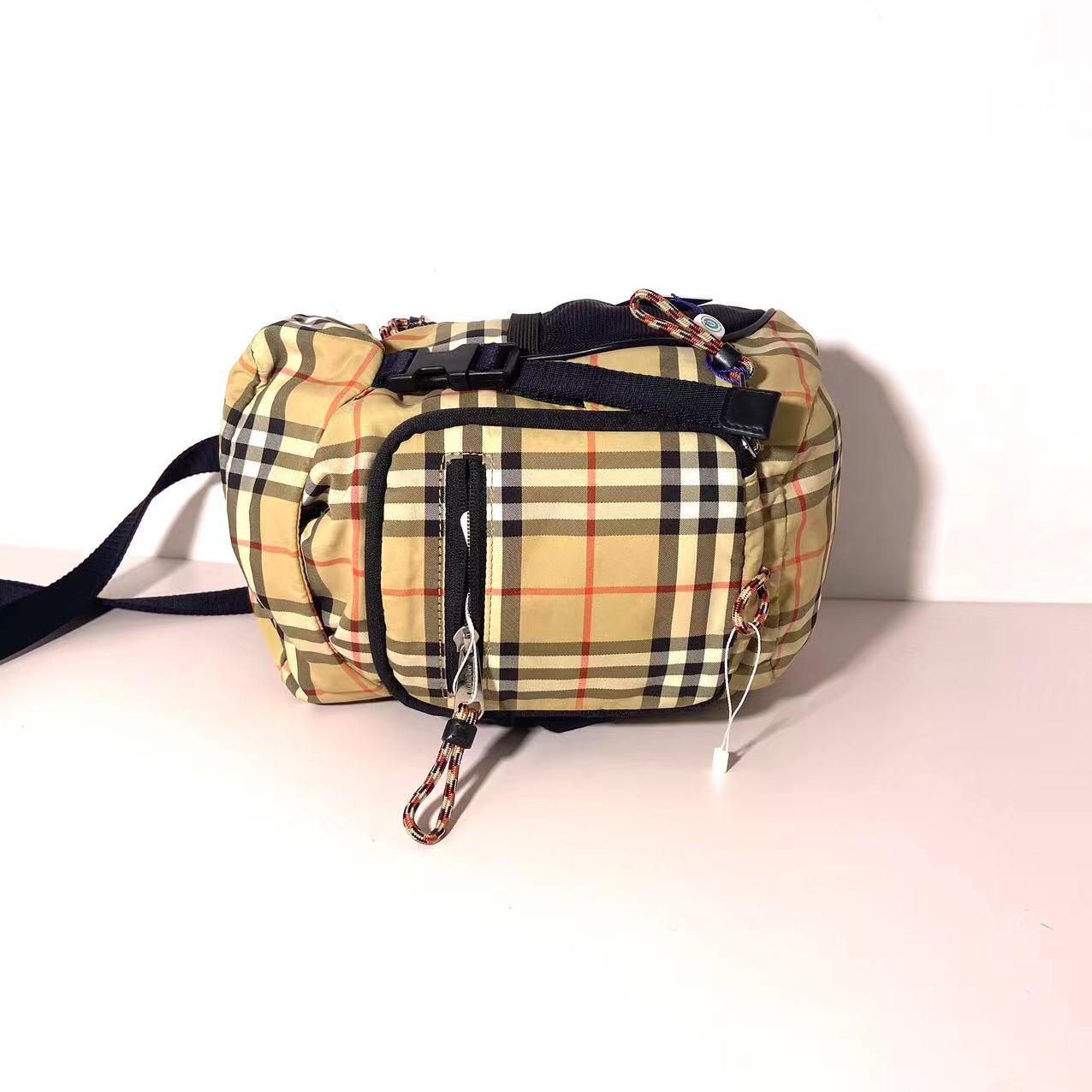 95新 BURBERRY/博柏利 帆布大号胸包/221