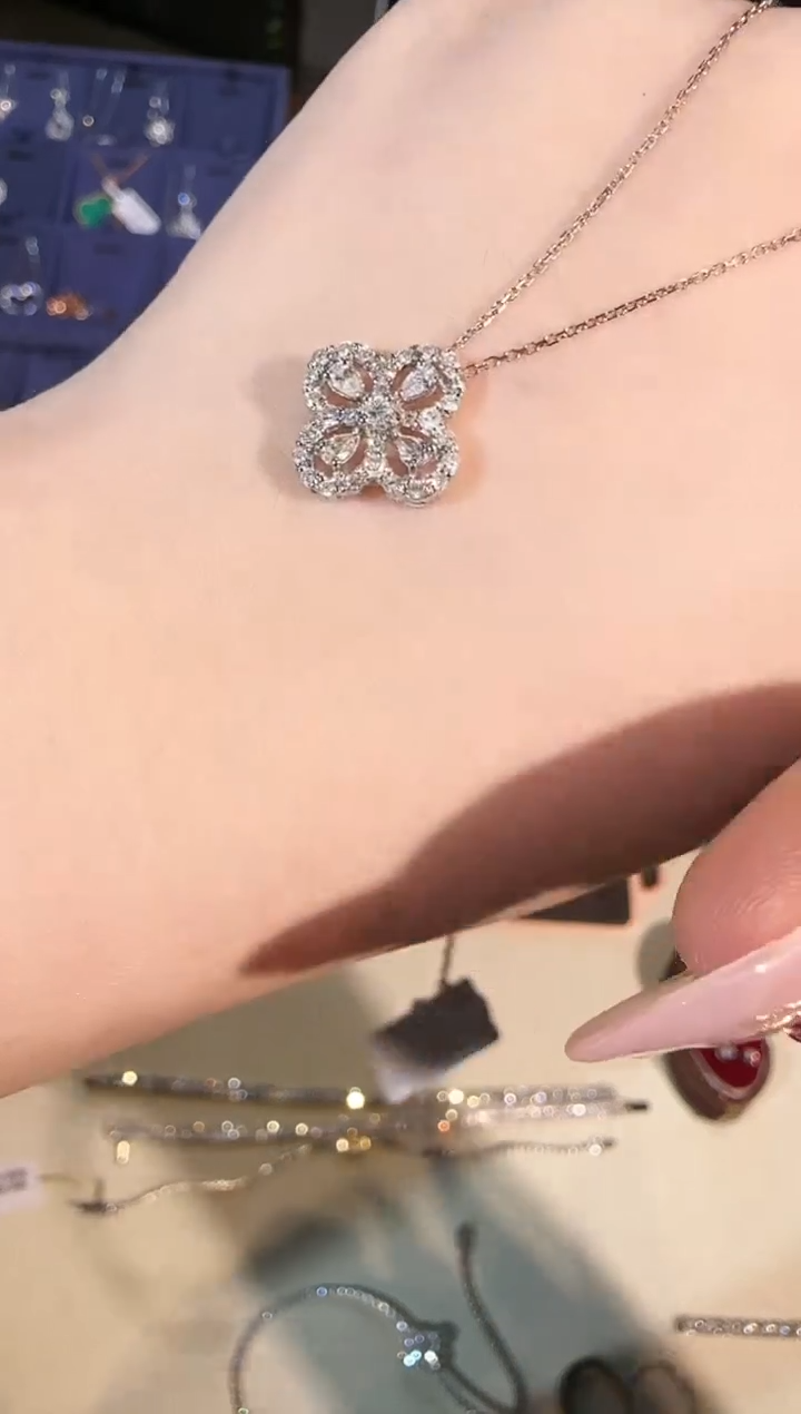 【闪购商品】钻石项链18K金镶嵌四叶草