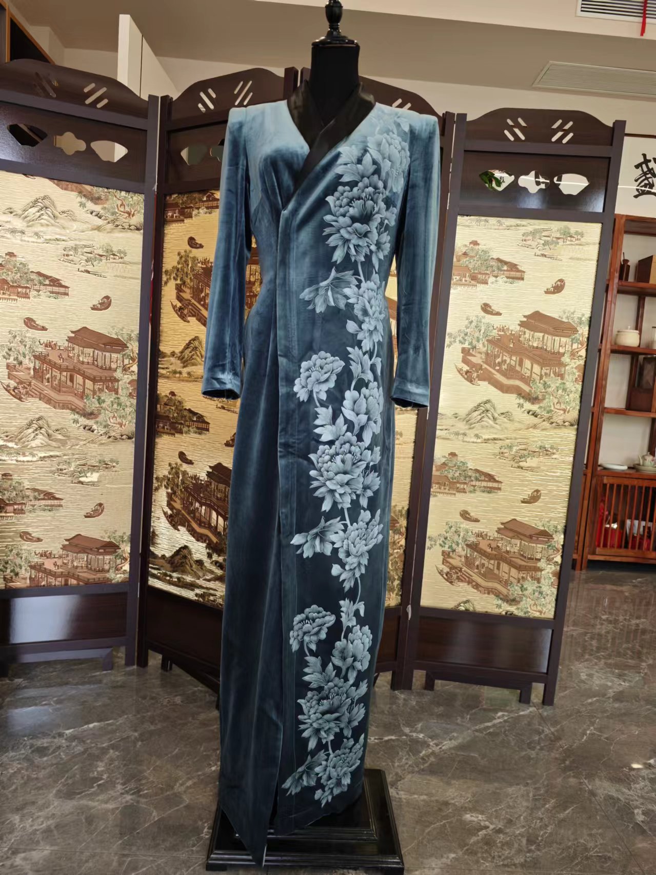 秋冬连衣裙加厚长款丝绒手绘牡丹连衣裙外套气质复古国风修身时尚